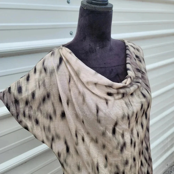 NWOT Kenneth Cole Reaction Top L Tan Beige Animal Print Draped Neck Tee Shirt - Picture 8 of 10